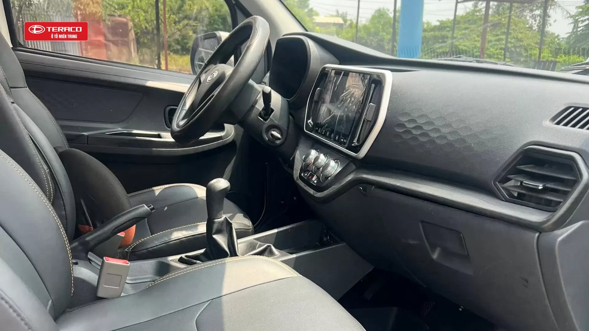 xe-van-tera-v6-cabin_result