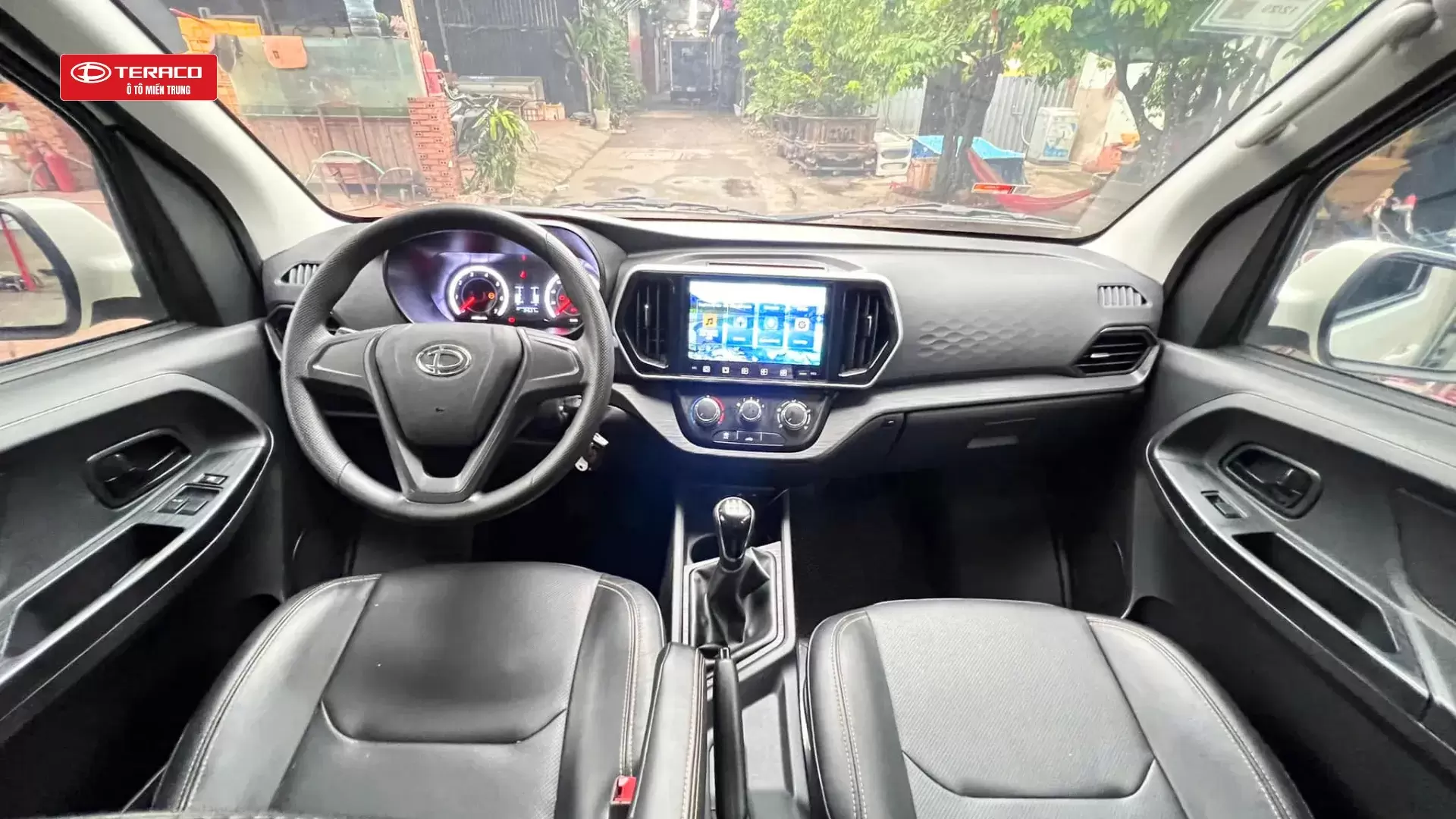 noi-that-xe-van-tera-v8_result