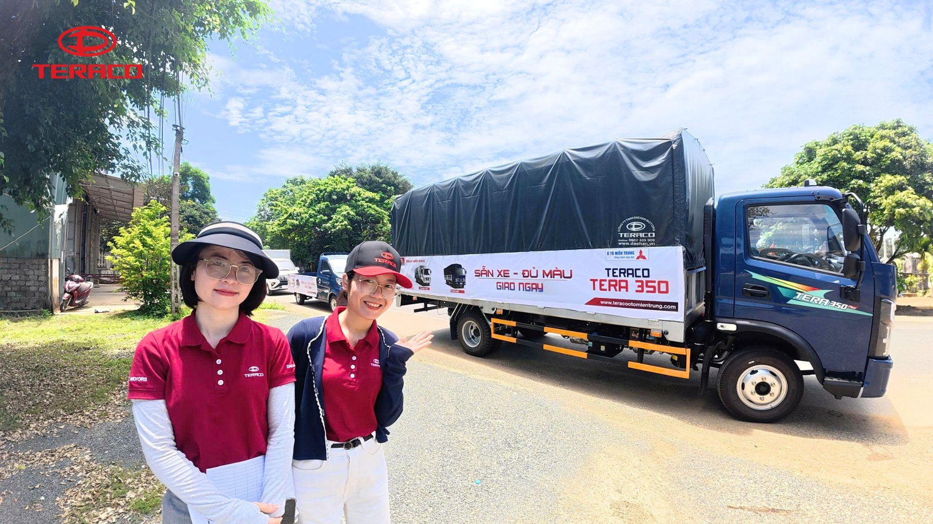 nhung-tu-van-vien-cham-chi-trong-suot-hanh-trinh-roadshow