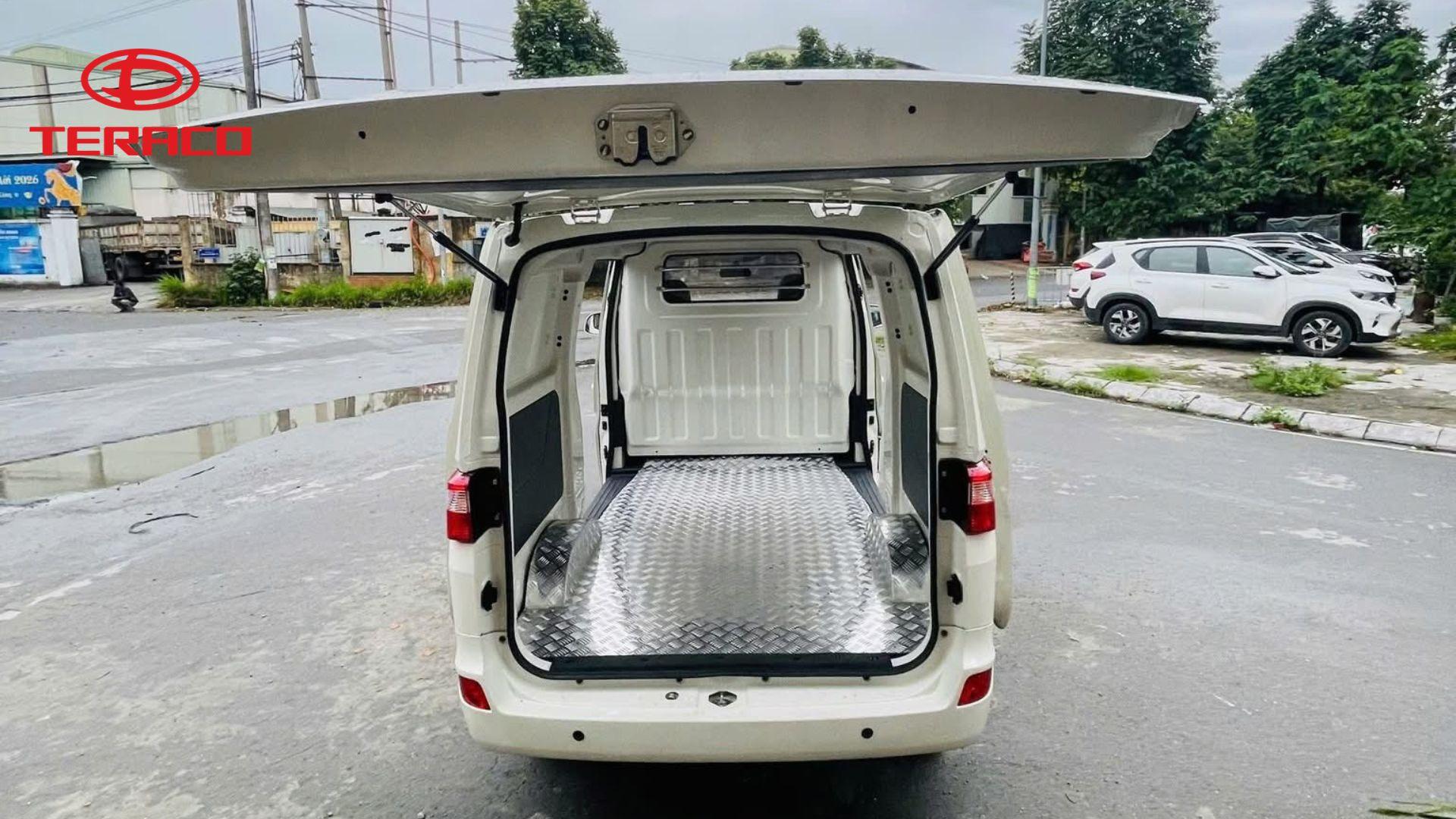 phia-sau-xe-van-tera-v3-v3s